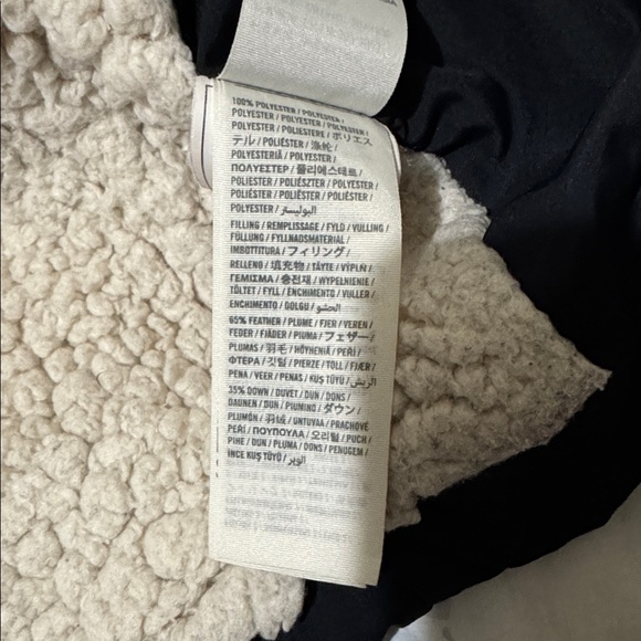 Hollister Women Hooded Puffer Vest (Size: S) - Picture 7 of 9